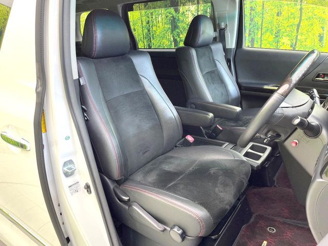 TOYOTA VELLFIRE 2013