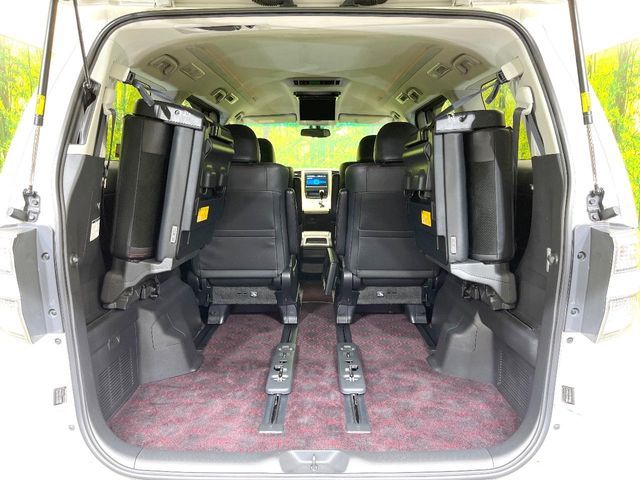 TOYOTA VELLFIRE 2013