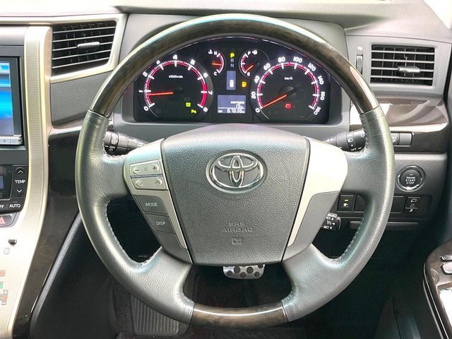 TOYOTA VELLFIRE 2013
