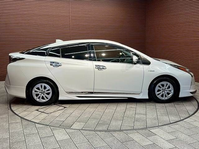 TOYOTA PRIUS 2017