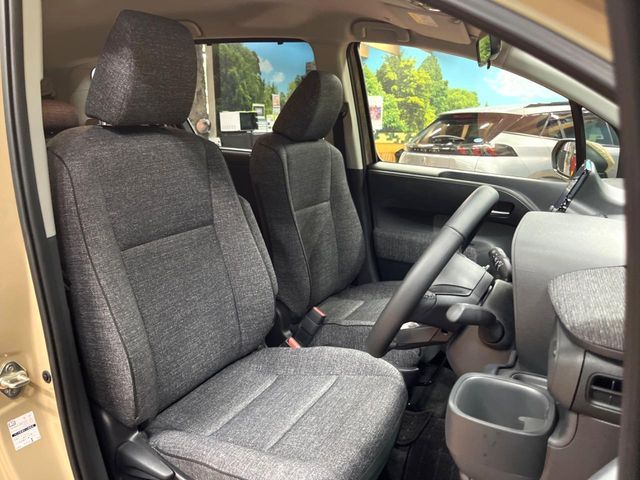 TOYOTA SIENTA HYBRID 2025