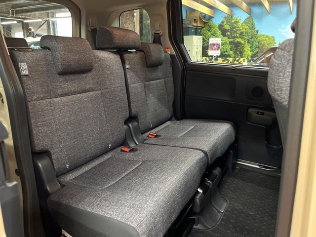 TOYOTA SIENTA HYBRID 2025