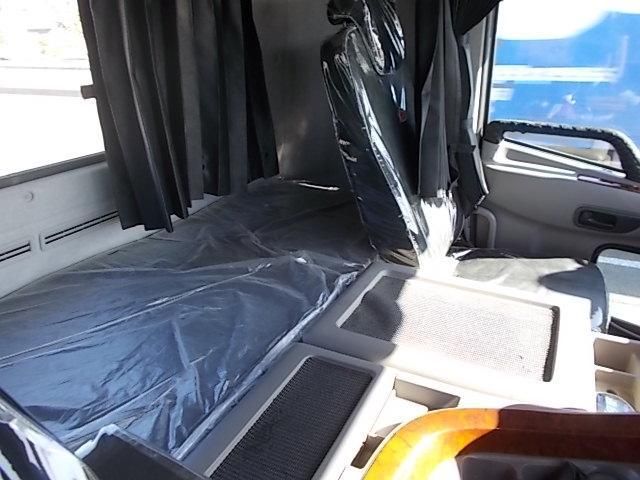 NISSAN DIESEL Quon 2021