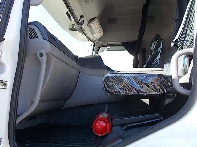 NISSAN DIESEL Quon 2021