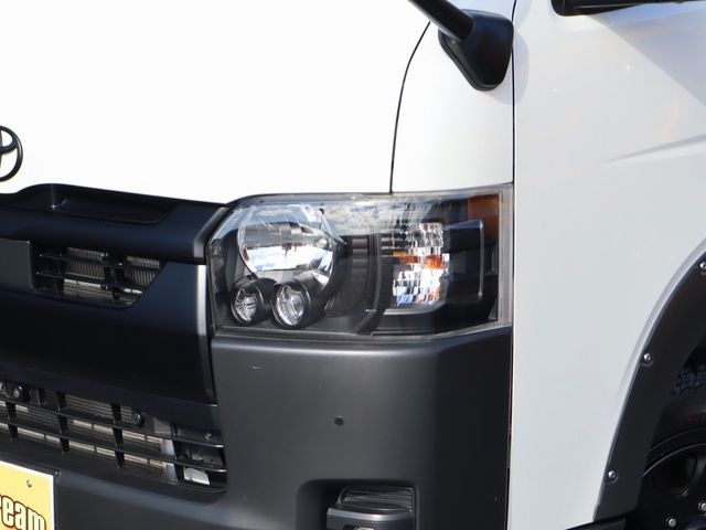 TOYOTA HIACE van 4WD 2023