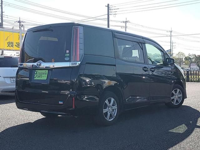 TOYOTA NOAH 2018