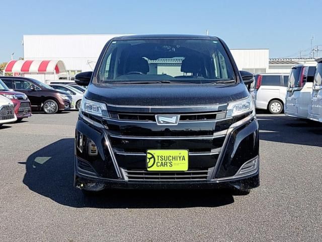 TOYOTA NOAH 2018