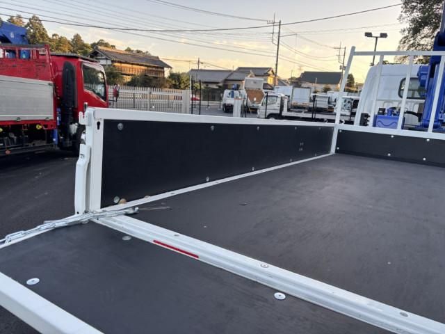 MITSUBISHI CANTER 2025