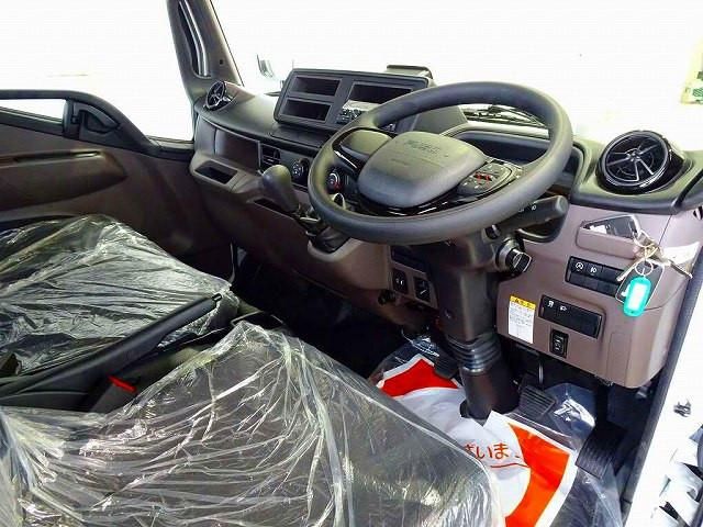 MITSUBISHI CANTER 2025