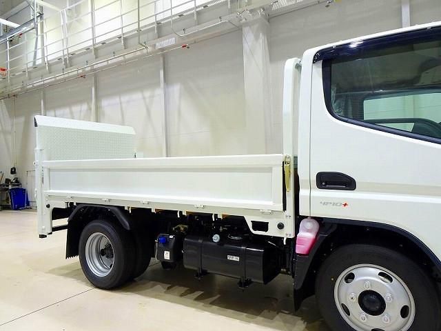 MITSUBISHI CANTER 2025