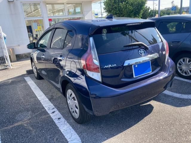 TOYOTA AQUA 2017