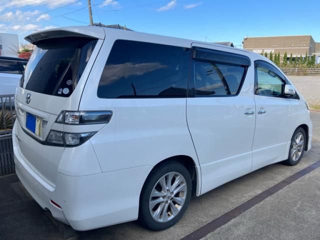 TOYOTA VELLFIRE 2010