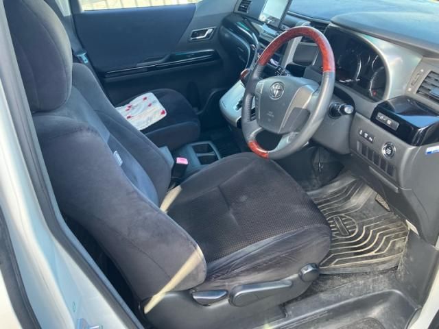 TOYOTA VELLFIRE 2010