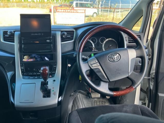TOYOTA VELLFIRE 2010