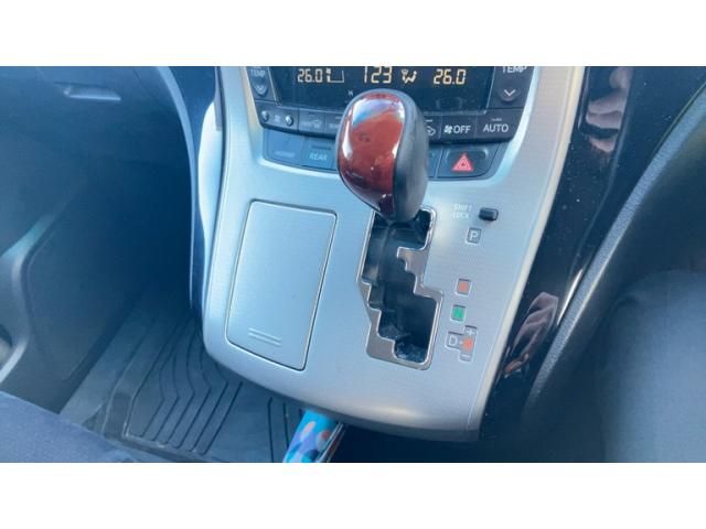 TOYOTA VELLFIRE 2010