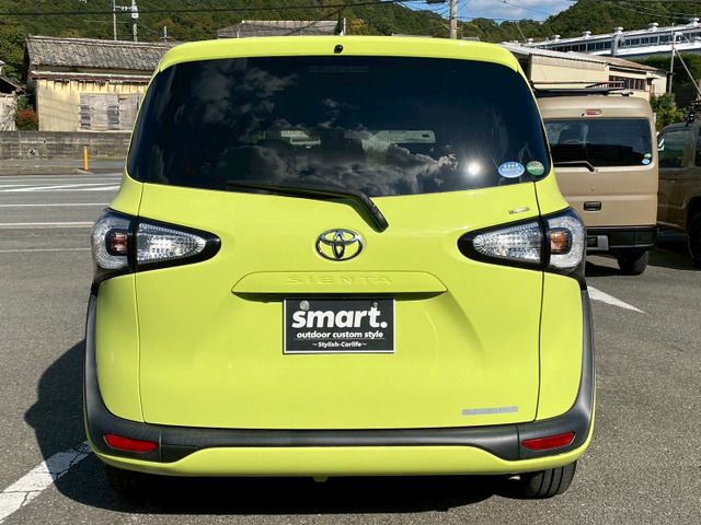 TOYOTA SIENTA 2015