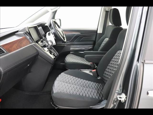 MITSUBISHI DELICA D:5 4WD 2024