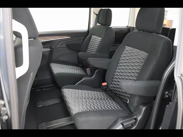 MITSUBISHI DELICA D:5 4WD 2024