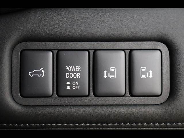 MITSUBISHI DELICA D:5 4WD 2024