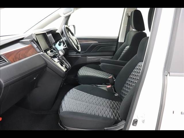 MITSUBISHI DELICA D:5 4WD 2024