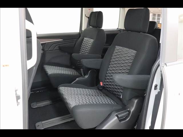 MITSUBISHI DELICA D:5 4WD 2024