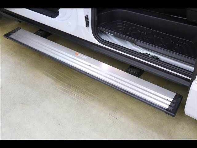 MITSUBISHI DELICA D:5 4WD 2024