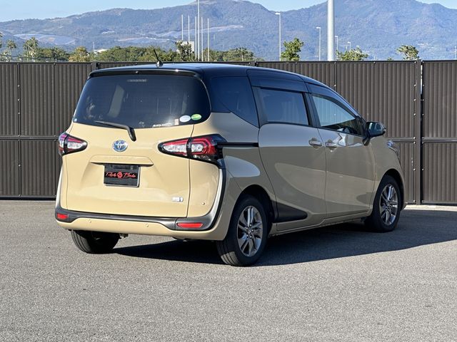 TOYOTA SIENTA HYBRID 2020