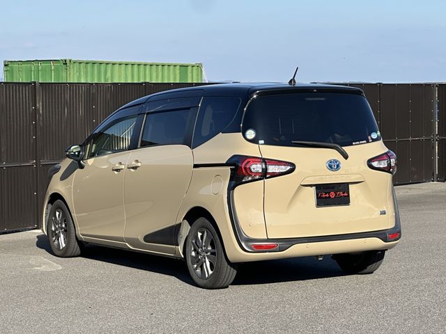 TOYOTA SIENTA HYBRID 2020