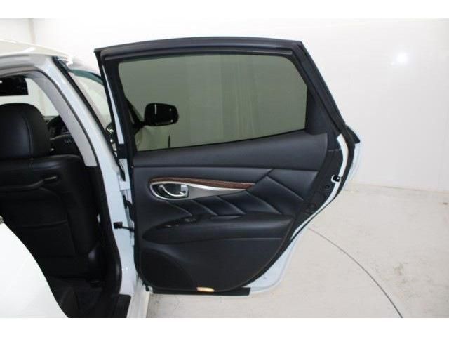 NISSAN FUGA HYBRID 2016