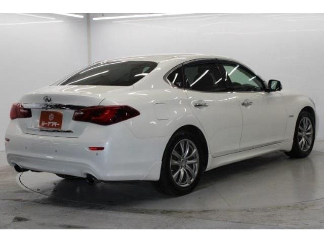 NISSAN FUGA HYBRID 2016