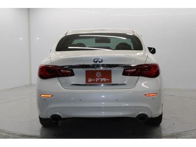 NISSAN FUGA HYBRID 2016