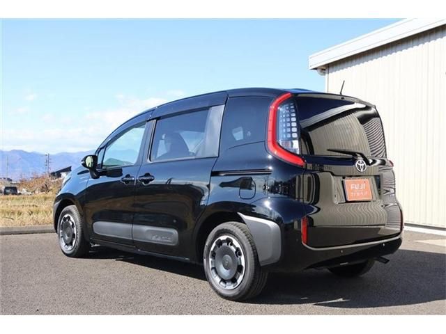 TOYOTA SIENTA HYBRID 2023