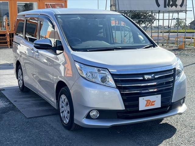 TOYOTA NOAH 2016