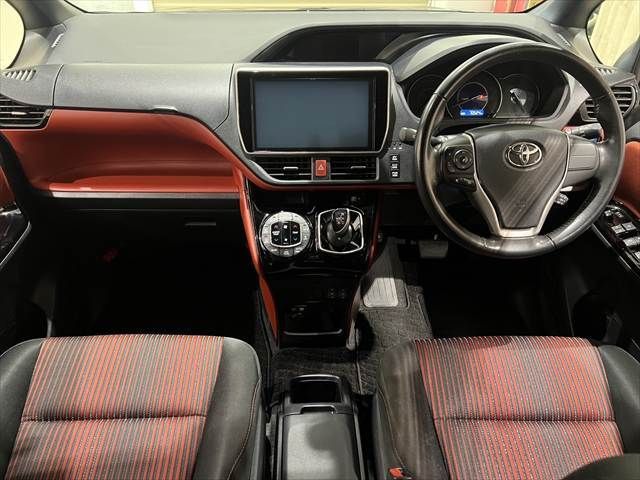 TOYOTA VOXY HYBRID 2017