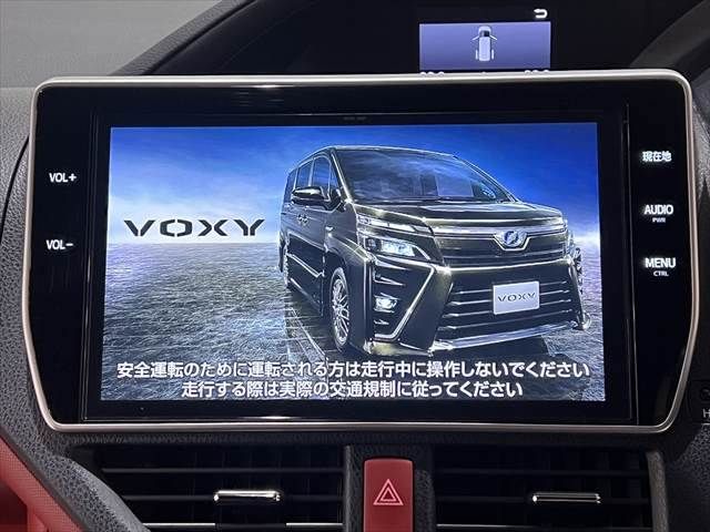 TOYOTA VOXY HYBRID 2017