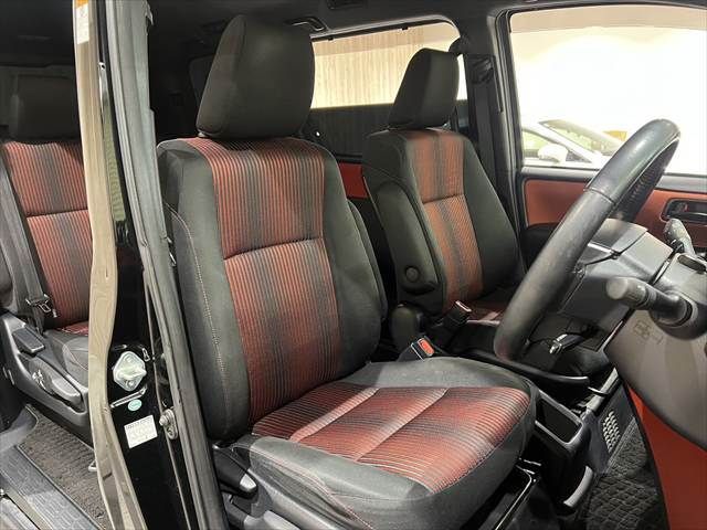 TOYOTA VOXY HYBRID 2017