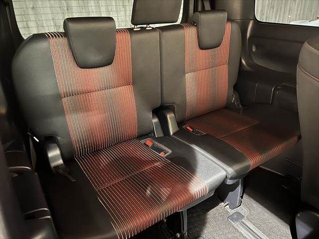 TOYOTA VOXY HYBRID 2017