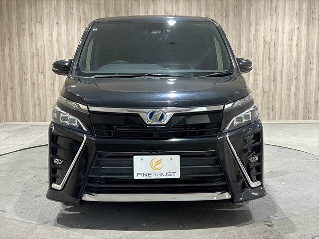 TOYOTA VOXY HYBRID 2017