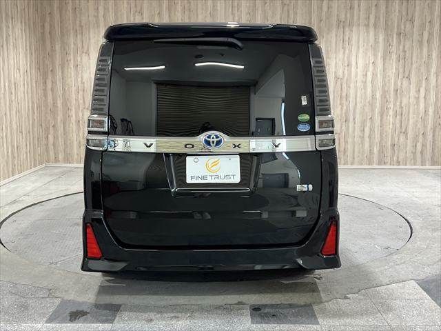 TOYOTA VOXY HYBRID 2017