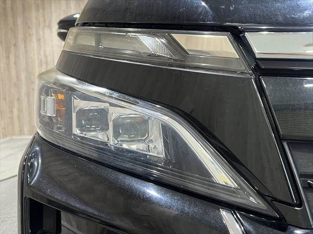 TOYOTA VOXY HYBRID 2017