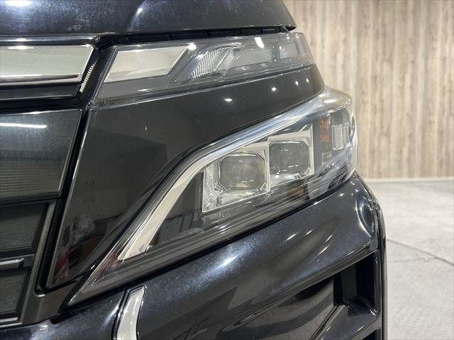 TOYOTA VOXY HYBRID 2017