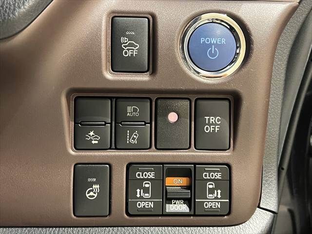 TOYOTA ESQUIRE HYBRID 2017