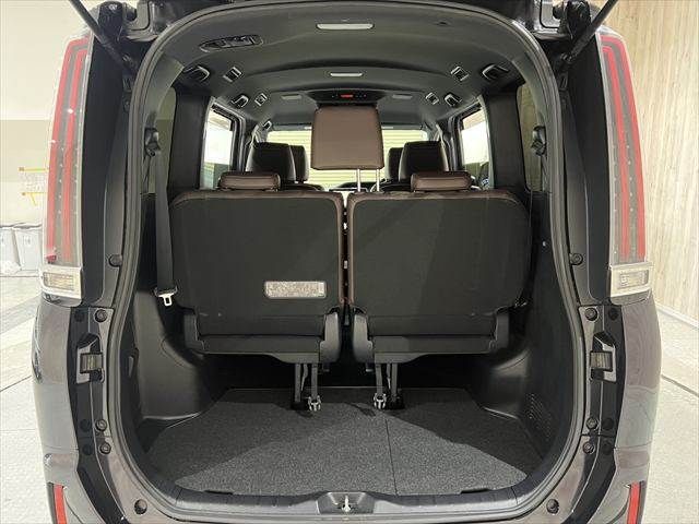 TOYOTA ESQUIRE HYBRID 2017