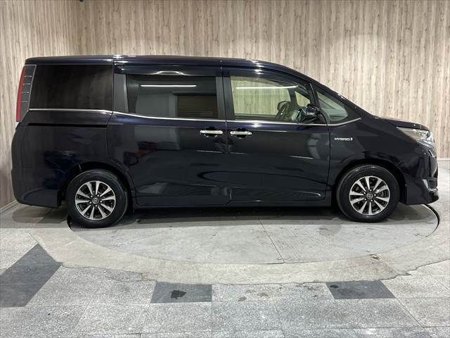 TOYOTA ESQUIRE HYBRID 2017