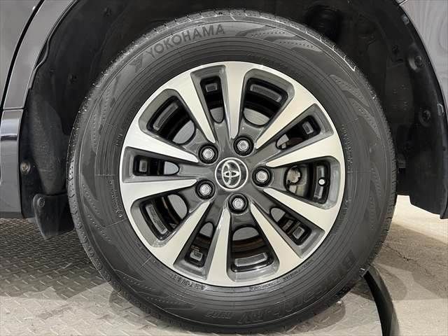 TOYOTA ESQUIRE HYBRID 2017