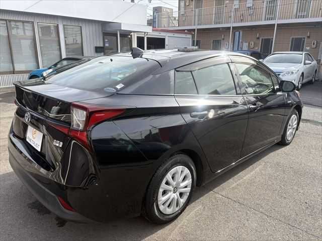 TOYOTA PRIUS 2019