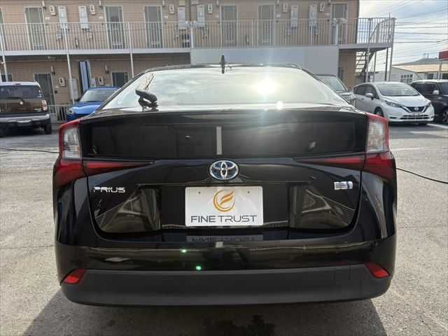 TOYOTA PRIUS 2019