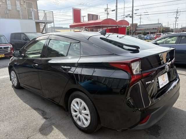 TOYOTA PRIUS 2019