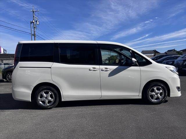 TOYOTA NOAH 2018