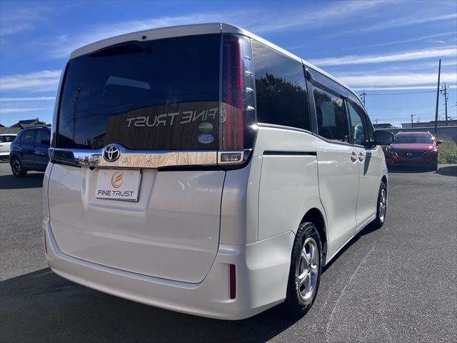 TOYOTA NOAH 2018